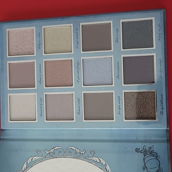 Disney Princess Cinderella Eye Shadow Palette NWT sealed - Picture 9 of 13